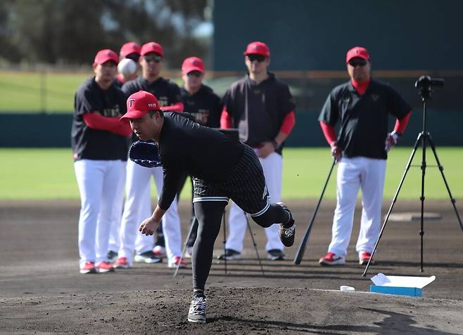 ▲ 요미우리 출신의 이마무라는 좌타자 상대의 강점은 단번에 호평을 받았다ⓒKIA타이거즈
