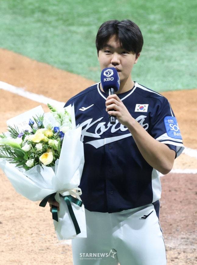 지난 9일 체코와 K-베이스볼 시리즈 2차전에서 경기 MVP로 선정된 정우주. /사진=김진경 대기자