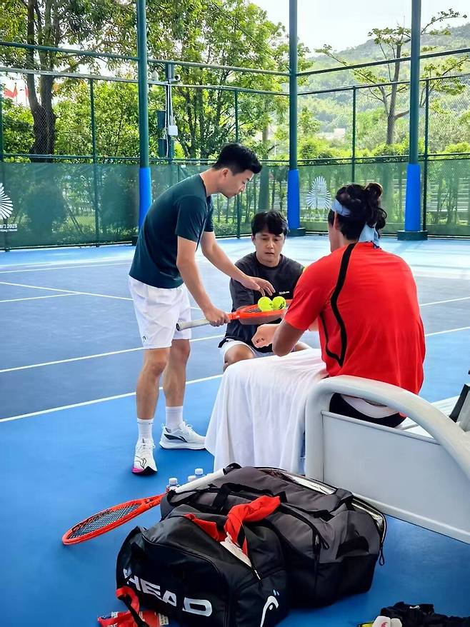 중국에서 선수 지도에 집중하고 있는 임규태 감독. 임규태 감독 제공