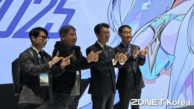 김민석 국무총리가 15일 지스타 2025 현장을 찾았다.(사진=지디넷코리아)