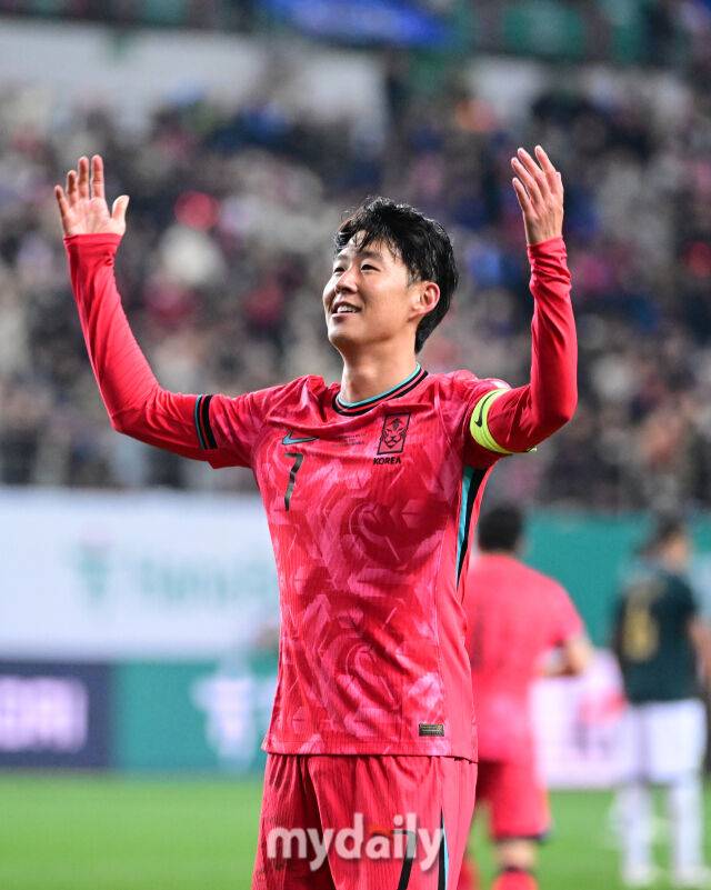 2025년 11월 14일 오후 대전월드컵경기장에서 대한민국과 볼리비아의 친선경기가 열렸다.손흥민이 후반전 골을 넣고 기뻐하고 있다./대전월드컵경기장=유진형 기자