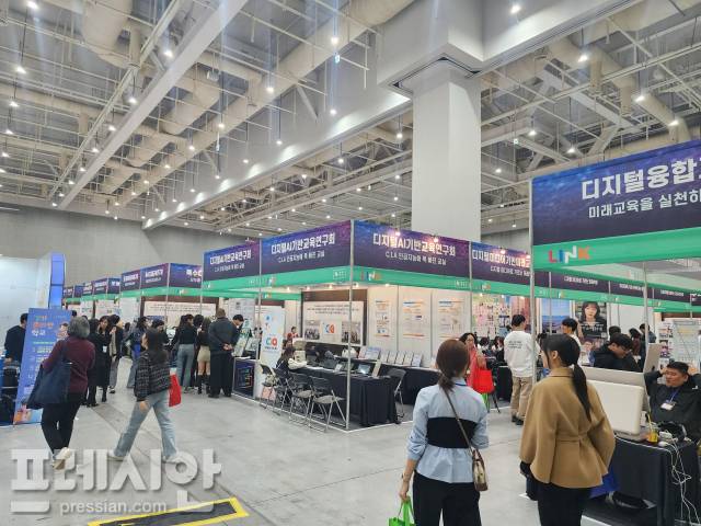 ▲15일 경기도교육청이 개최한 ‘웰컴 투 디지털! 경기교육연구 페스타 2025’가 진행 중인 모습. ⓒ프레시안(전승표)