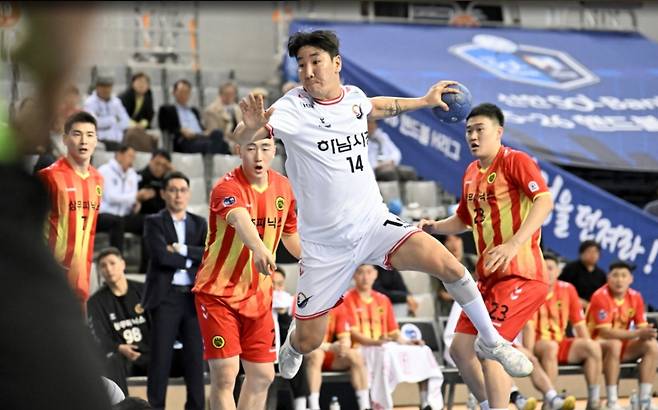 하남시청 서현호 돌파슛을 하고 있다. /사진=한국핸드볼연맹 제공