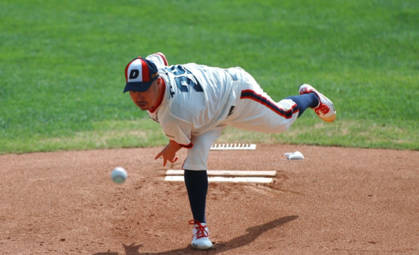 시속 120㎞대의 느린 직구로도 개인 통산 ‘101승’의 금자탑을 쌓은 유희관. /연합뉴스