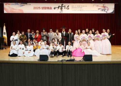 ◇춘천시장애인종합복지관(관장:유미)은 지난 10일 홍천문화원에서 열린