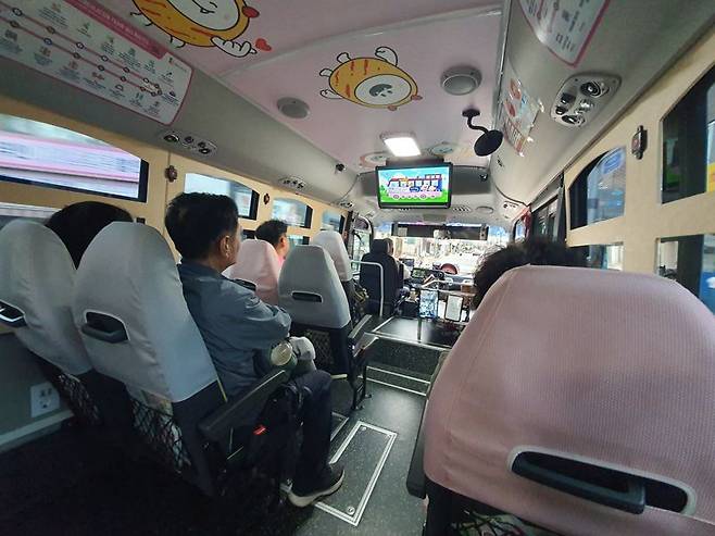 이모씨(60대) 부부는 이날 오전부터 순환열차버스에 탑승해 홍대와 망원시장을 둘러보고 하늘공원까지 이동했다. 사진=최승한 기자