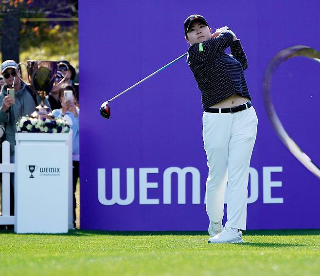 홍정민이 16일 경북 경주시 마우나오션 컨트리클럽에서 열린 대회 파이널 A조 스트로크 플레이 1번 홀에서 티샷을 하고 있다. 사진 | 대회조직위