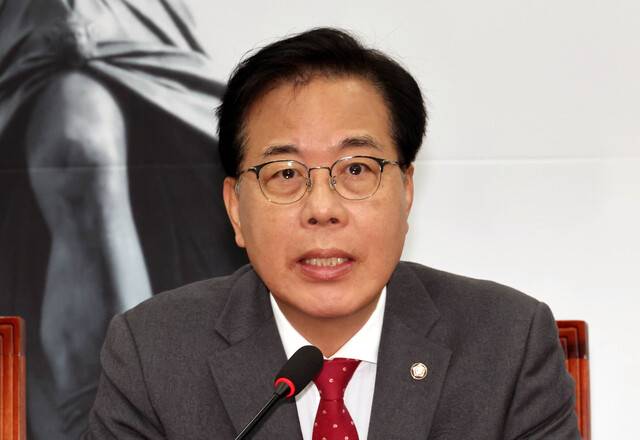 송언석 국민의힘 원내대표가 17일 국회에서 열린 최고위원회의에서 발언하고 있다. 김경호 선임기자 jijae@hani.co.kr