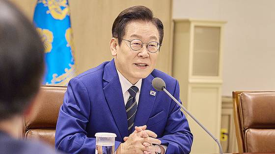 이재명 대통령이 16일 서울 용산 대통령실 청사에서 열린 한미 관세협상 후속 민관 합동회의에서 발언하고 있다. 사진 대통령실