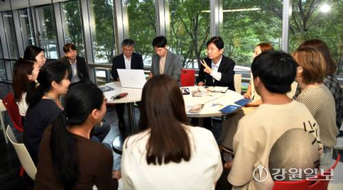 ◇최문순 화천군수가 지난 9일부터 14일까지 베트남, 홍콩, 타이완 현지 여행사를 방문해 산천어축제 마케팅을 펼쳤다.