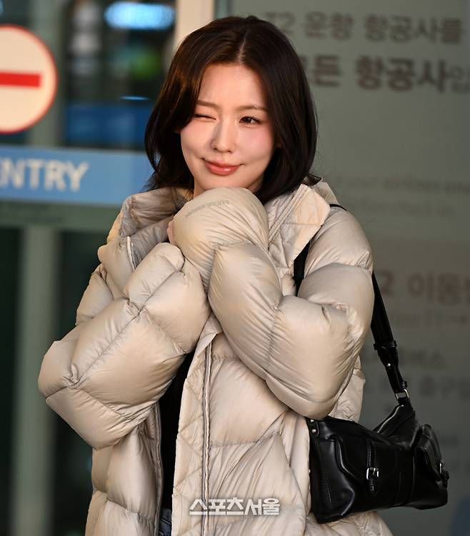 미연이 공항에 마중나온 팬들에게 인사하고 있다. 이주상기자 rainbow@sportsseoul.com