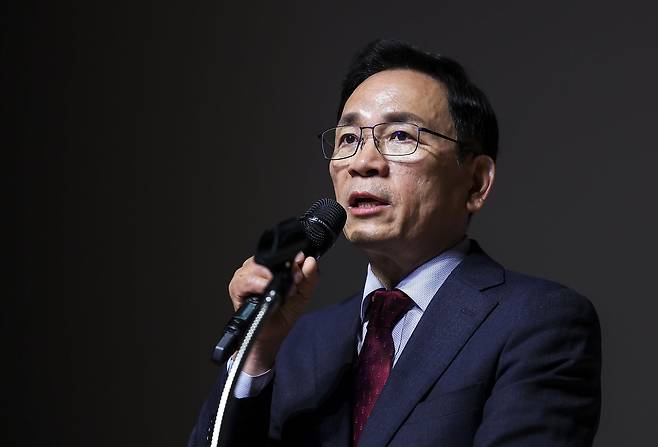 조성명 강남구청장이 24일 서울 강남구 강남구민회관에서 열린 2024년 강남구 부동산 세금 설명회에서 인사말을 하고 있다. 2024.04.24. 뉴시스