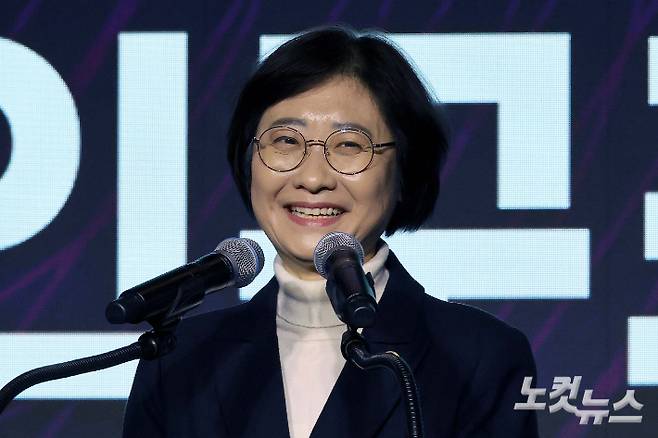 이스란 보건복지부 차관이 18일 서울 여의도 FKI타워 그랜드볼룸에서 CBS와 보건복지부 주최로 열린 '2025 대한민국 인구포럼 - 새로운 기회와 도전'에서 축사를 하고 있다. 박종민 기자