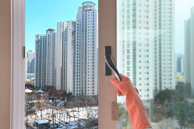 하루 3번, 10~30분씩 창문을 열어 환기하는 것이 좋다. 사진은 기사의 특정 사실과 관련 없음. 클립아트코리아