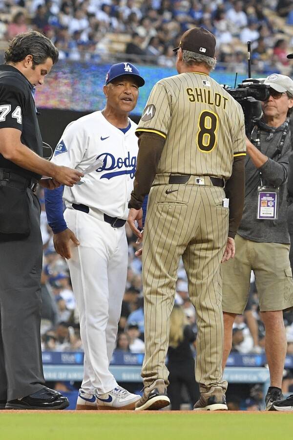 ▲ LA다저스 데이브 로버츠 감독과 샌디에이고 파드레스 마이크 실트 감독. ⓒ연합뉴스/AP