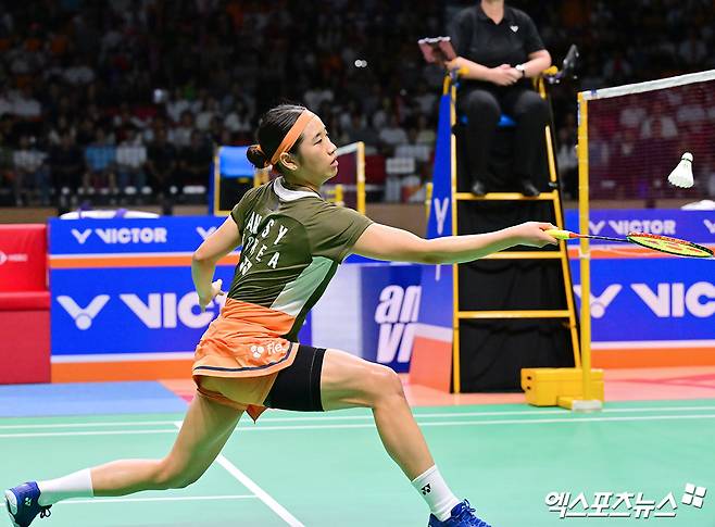 안세영이 세계배드민턴(BWF) 슈퍼 500 대회인 호주 오픈을 통해 시즌 10번째 국제대회 우승을 노리는 가운데, 복수의 참가 선수들이 대회 직전 기권을 선언해 안세영의 첫 판 상대가 바뀌는 일이 일어났다. 우승 후보로 꼽혔던 상위권 선수 중에서도 대회 참가 포기가 나왔다. 안세영은 18일부터 호주 시드니 올림픽파크 콰이 아레나에서 열리는 호주 오픈에 출전한다. 안세영은 당초 세계 59위인 인도의 아카르시 카시얍과 격돌하기로 돼 있었으나 세계 166위 뉴질랜드 선수로 바뀌었다. 엑스포츠뉴스DB