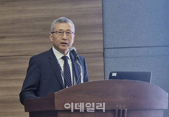 한도희 국제원자력기구(IAEA) SMR 총괄국장은 서울대 원자핵공학과(학사·석사)를 졸업하고, 미국 노스캐롤라이나 주립대에서 박사 학위를 취득한 뒤 한국원자력연구원에서 25년간 미래형원자력시스템 기술 개발을 수행해 온 원자력 전문가다. 2013년 당시 미국, 일본, 프랑스 등 13개국이 참여하는 제4세대 원자력시스템(GIF) 국제공동연구의 기술국장을 맡았다. 2015년에 IAEA 원자력발전국장(Director, Division of Nuclear Power)에 선임돼 현재까지 오스트리아 비엔나에 위치한 IAEA에서 근무 중이다. 현재는 IAEA SMR 프로그램 전반을 총괄하는 SMR 총괄국장을 맡고 있다. (사진=최훈길 기자)