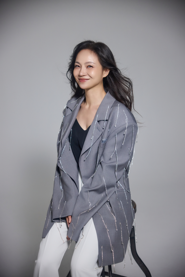 가수 왁스는 지난 7일 데뷔 25주년 기념 미니앨범 '아워 스토리(Our Story)'를 발매했다. 펀한엔터테인먼트 제공