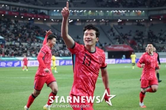 기뻐하는 이태석. /사진=김진경 대기자