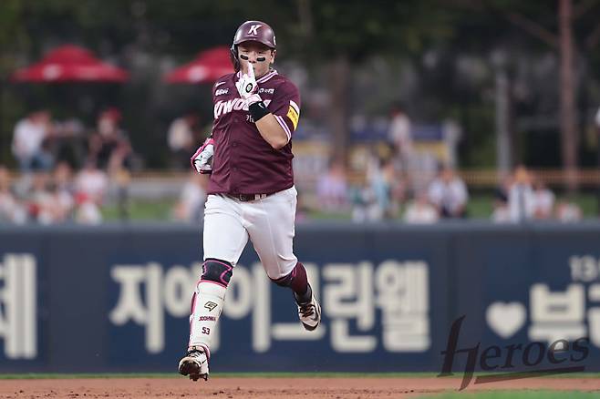 21일 광주 KIA전 2회 스리런 홈런을 때려낸 최주환. 키움 제공