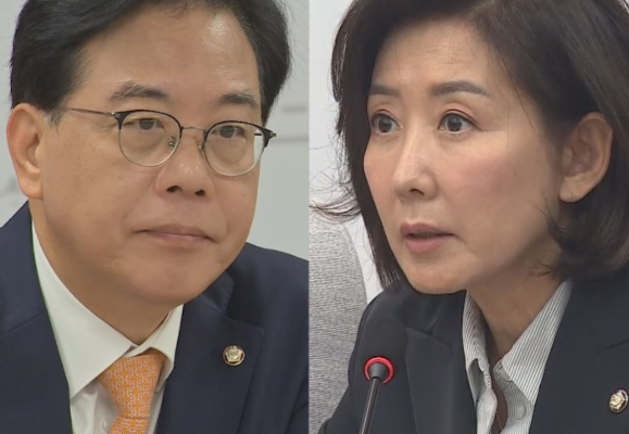 송언석(왼쪽) 국민의힘 원내대표와 나경원 국민의힘 의원