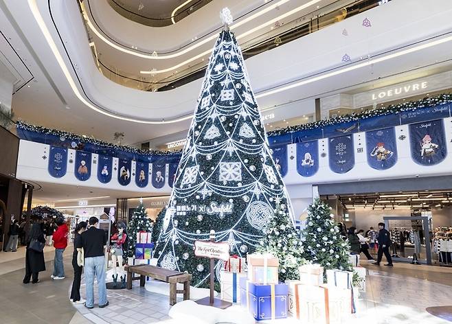 스타필드 수원에서 진행 중인 ' 첫 번째 크리스마스 in 스타필드' 전경. 사진=신세계프라퍼티