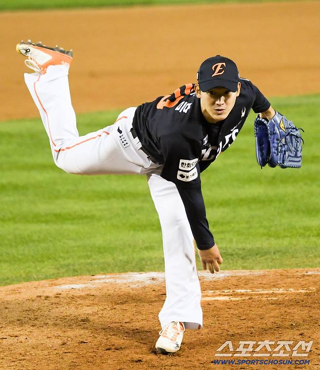 27일 잠실구장에서 열린 한국시리즈 2차전 LG 트윈스와 한화 이글스의 경기. 한화 윤산흠이 역투하고 있다. 잠실=박재만 기자 pjm@sportschosun.com/2025.10.27/