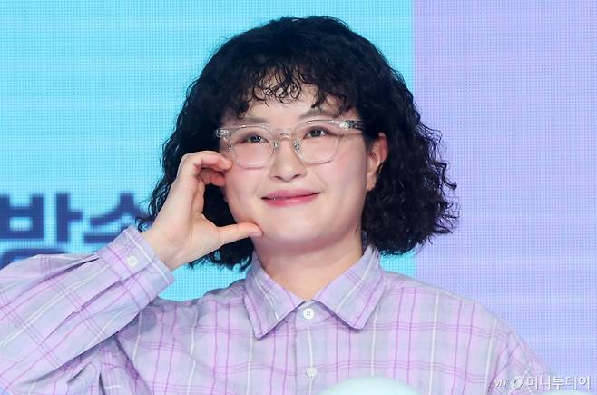 구독자 102만명을 보유한 여행 유튜버 원지(본명 이원지)가 사무실 영상을 공개한 후 열악한 환경에 대해 비판 여론이 확산되자 영상을 비공개 처리했다./사진=머니투데이 DB