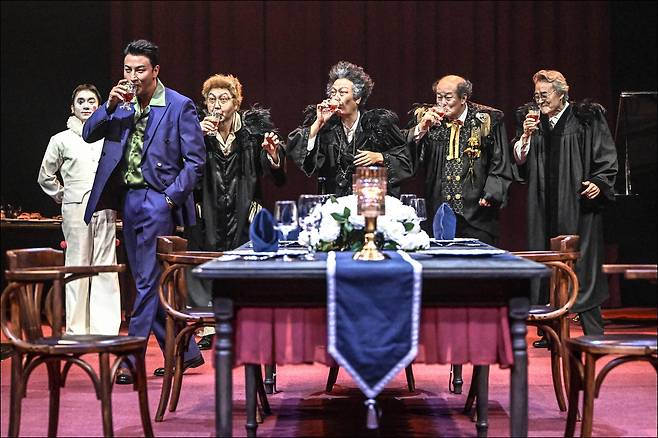 연극 <트랩>의 공연 장면. 세종문화회관 제공