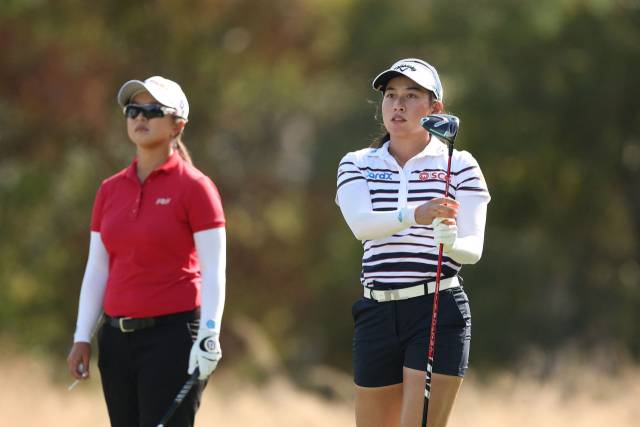 동반 라운드를 하고 있는 김세영(왼쪽)과 티띠꾼. 사진 제공=AFP연합뉴스