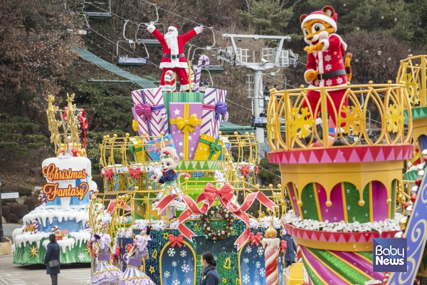 에버랜드, 크리스마스 판타지 '블링블링 X-Mas 퍼레이드' 공연. ⓒ애버랜드