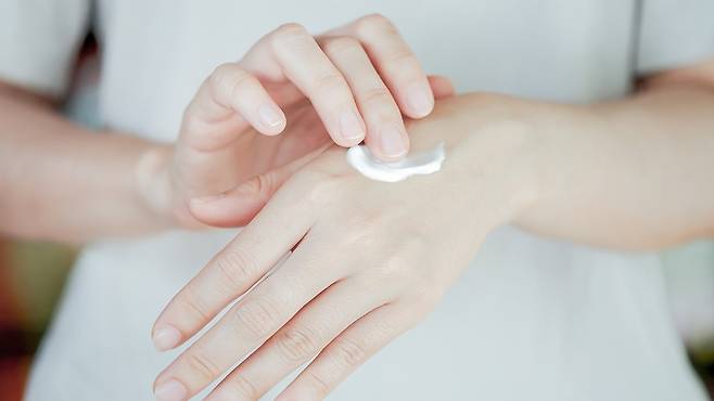 의료용 보습제는 첨가물을 최소화해 자극이 적다|출처: 게티이미지뱅크