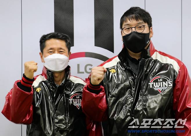 김현수가 2021년 12월 17일 4+2년 115억원에 FA 계약했던 모습. 사진제공=LG 트윈스