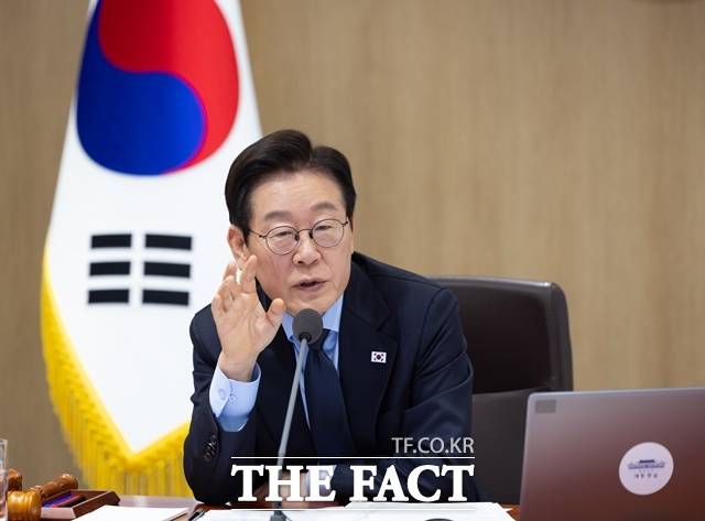 이재명 대통령은 23일(현지시간) 공개된 튀르키예 아나돌루통신과 서면 인터뷰에서 "우리의 최종 목표는 평화통일"이라고 강조했다. 이 대통령이 11일 용산 대통령실에서 주재한 제49회 국무회의에서 발언하고 있다. /대통령실