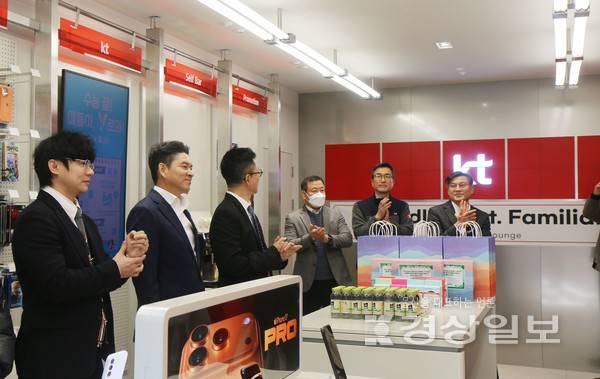 지난 20일 부산 기장군 일광면 'KT 글로벌스토어 거상 서상점'에서 진행된 오픈식 현장