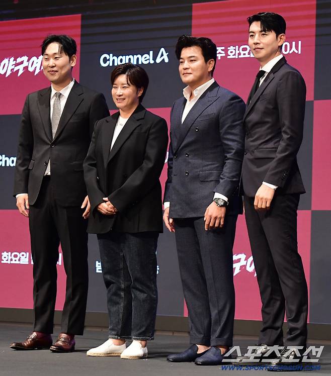 25일 신도림 더세인트 그랜드볼룸에서 채널A 예능 '야구여왕' 제작발표회가 열렸다. 포즈를 취하고 있는 야구여왕 윤석민, 박세리, 추신수, 이대형. 신도림=송정헌 기자songs@sportschosun.com/2025.11.25/