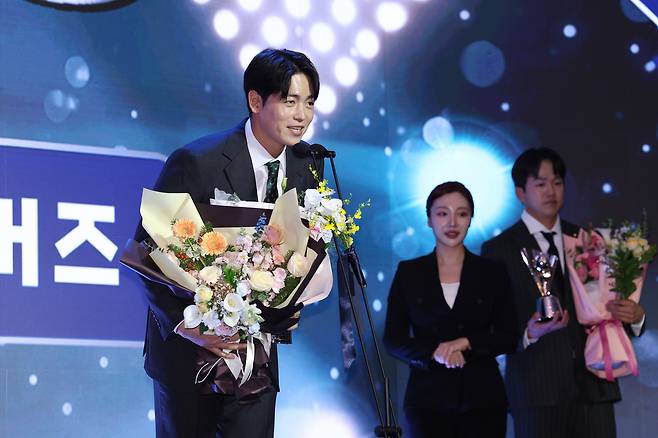 지난 24일 수상 소감을 밝히는 KIA 이태양. KIA 타이거즈 제공