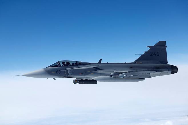 KF-21에 필리핀·폴란드 몰렸다…F-16 시장 붕괴 시작? | 밀리터리연구소