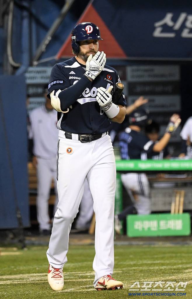 30일 잠실구장에서 열린 LG 트윈스와 두산 베어스의 경기. 9회초 1사 1,2루 두산 케이브가 타석에 들어서고 있다. 잠실=박재만 기자 pjm@sportschosun.com/2025.09.30/