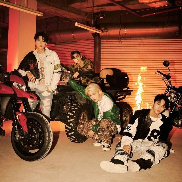 그룹 세븐틴의 힙합 유닛이 열두 번째 미니앨범 'SPILL THE FEELS'에서 선보인 'Water'도 본격적으로 레이지에 도전한 곡이다. 세븐틴은 호시도 군 입대 전 레이지 장르의 'TAKE A SHOT'을 발매하는 등 레이지에 특히 많은 관심을 보이는 K팝 그룹이다./플레디스 엔터테인먼트