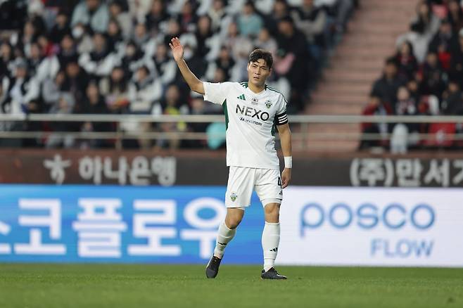 울산 이동경, 전북 박진섭(사진), 대전하나 주민규는 ‘2025 동아스포츠대상’의 유력한 수상 후보다. 수상자는 12월 2일 오후 3시 서울 성북구 고려대 백주년기념삼성관에서 열릴 시상식에서 발표된다. 사진제공|한국프로축구연맹