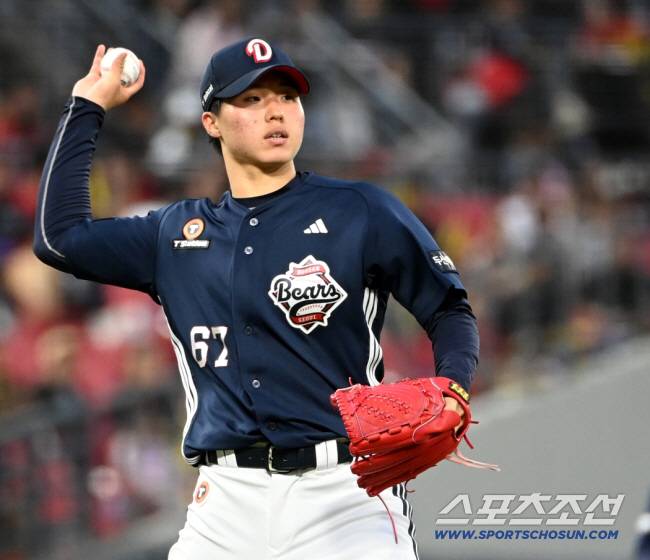 17일 광주KIA챔피언스필드에서 열린 두산과 KIA의 더블헤더 2차전 경기, 4회말 두산 홍민규가 KIA 김호령의 땅볼타구를 잡아 1루로 던지고 있다. 광주=허상욱 기자wook@sportschosun.com/2025.05.17/