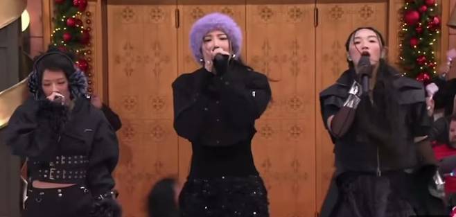 뉴욕시내 추수감사절 퍼레이드에 등장한 이재, 오드리누나 레이아미 /사진 MSNBC라이브 화면 캡처