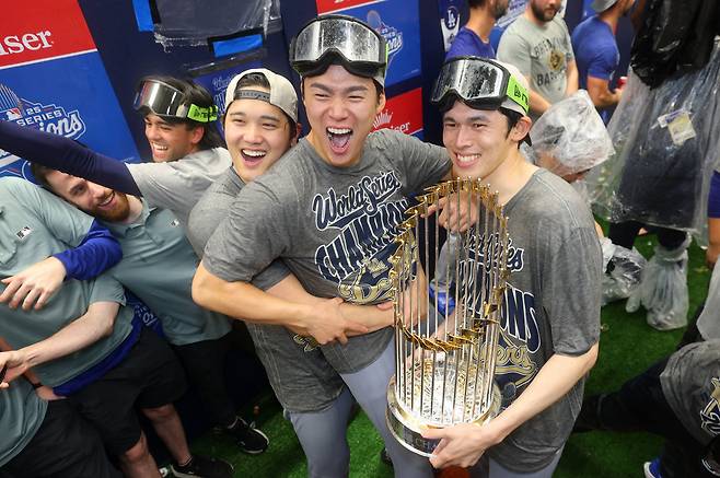 LA 다저스 우승의 주역인 오타니, 야마모토, 사사키. 이들 셋은 일본대표팀의 2023년 WBC 우승 주축 선수이기도 하다. AFP연합뉴스