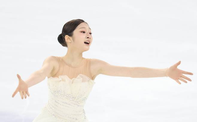 신지아가 30일 서울 목동아이스링크에서 열린 2025 전국남녀 피겨스케이팅 회장배 랭킹대회 여자 싱글 프리스케이팅에서 연기를 펼치고 있다. 연합뉴스