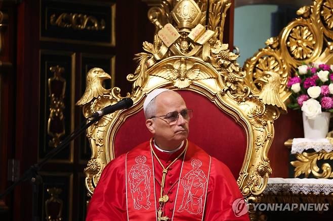 레오 14세 (이스탄불 로이터=연합뉴스) 30일(현지시간) 교황 레오 14세가 튀르키예 이스탄불의 아르메니아 사도대성당에서 열린 기도회에 참석했다. 2025.11.30 photo@yna.co.kr
