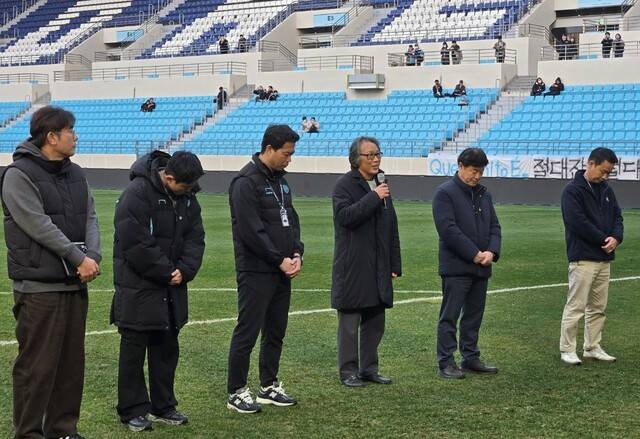 사과하는 조광래 대구FC 대표이사.