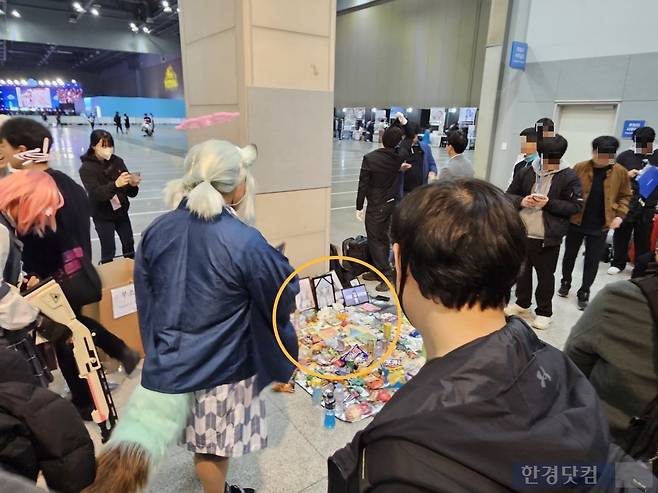 블루 아카이브 팬들이 지난 31일 블루 아카이브 4주년 페스티벌에서 게임 속 캐릭터를 추모하는 자체 이벤트를 열었다. 사진=박수빈 기자