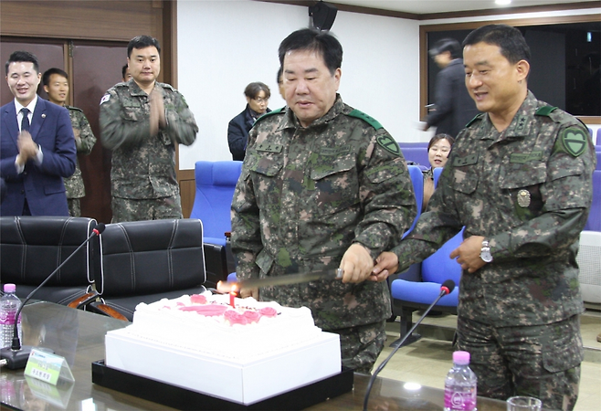 대기업 회장에서 ''하루 만에 육군 사단장이 된'' 이 '사람'의 정체 | 오버히트