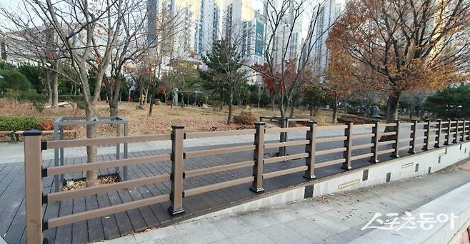 부산진구, 커피박 재활용한 친환경 데크 설치로 순환경제 실천. (사진제공=부산진구)